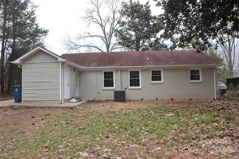 829 E John St, Charlotte, NC 28105