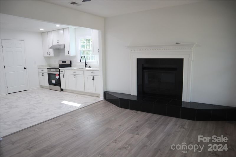 829 E John St, Charlotte, NC 28105