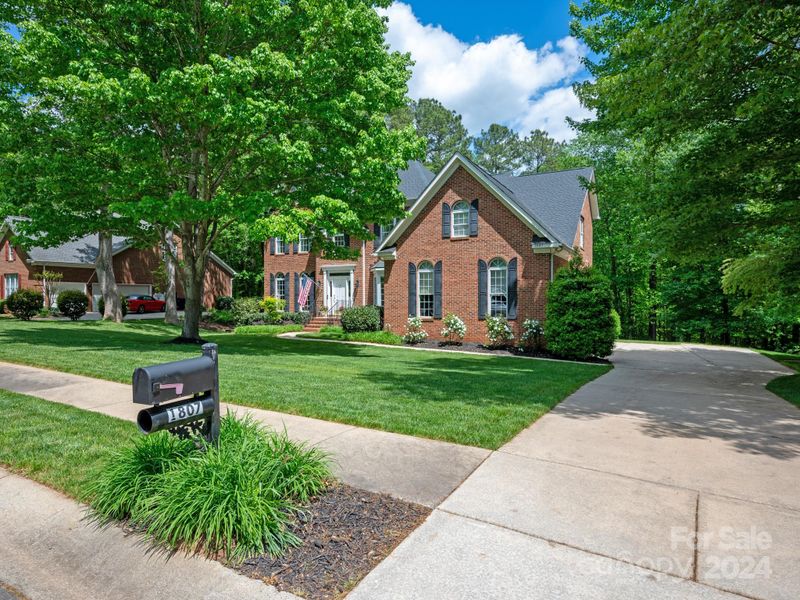 1807 Crestgate Dr, Waxhaw, NC 28173