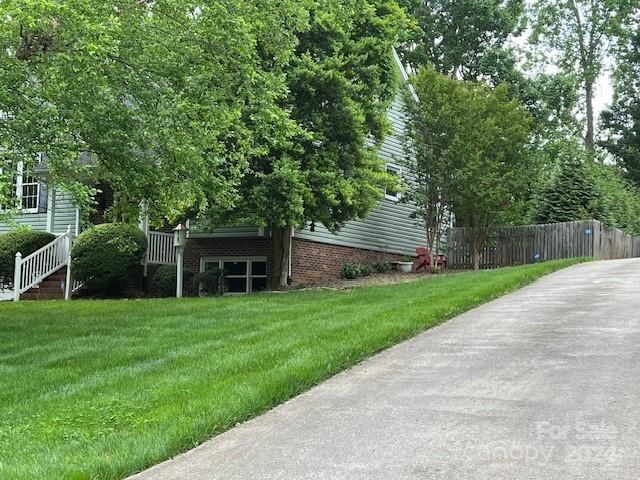 5193 Foley Dr, Hickory, NC 28602