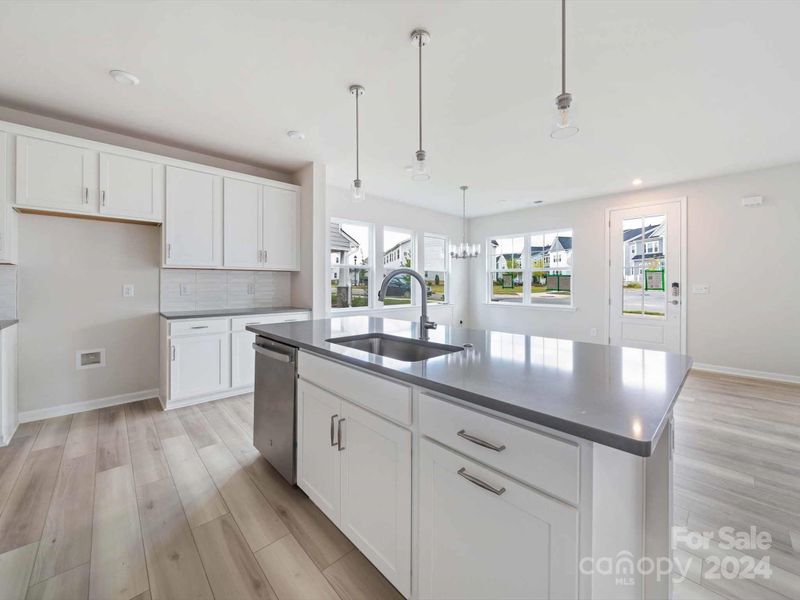 8915 Nettleton Ave, Charlotte, NC 28215