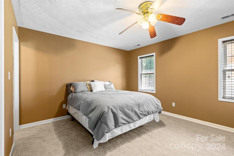 5066 Grain Ct, Conover, NC 28613