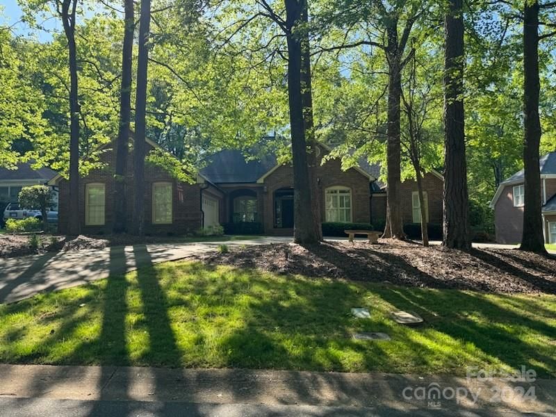 709 Hanna Woods Dr, Cramerton, NC 28032