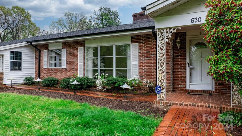 630 5th Ave NE, Hickory, NC 28601