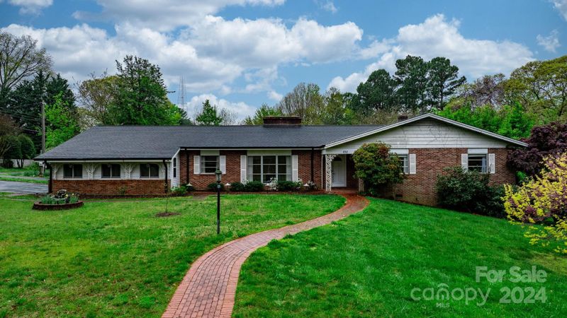 630 5th Ave NE, Hickory, NC 28601
