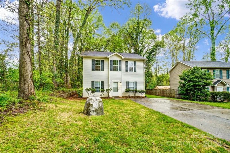 1309 Della Dr, Charlotte, NC 28217