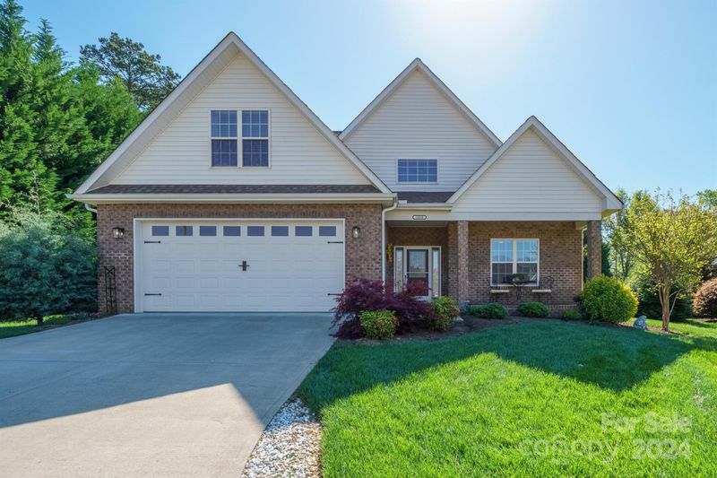 1030 12th Avenue Dr NW, Hickory, NC 28601