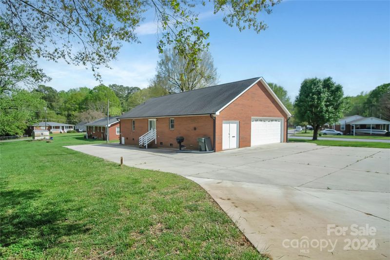 309 Bates Ave, Cherryville, NC 28021