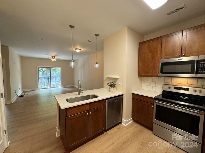 630 Calvert St #1108, Charlotte, NC 28208