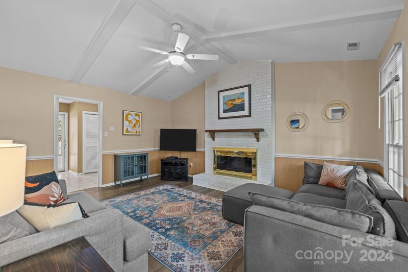 411 Scarborough Ln, Matthews, NC 28105