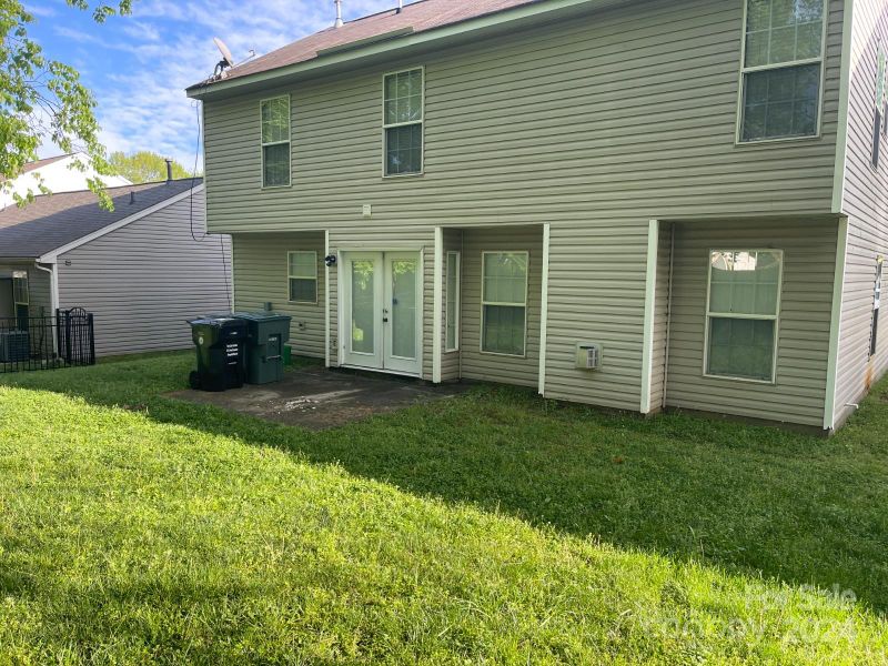 1009 Meadowbrook Ln, Concord, NC 28027