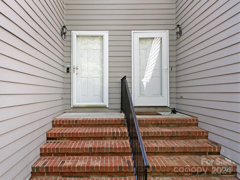 9028 St Pierre Ln, Charlotte, NC 28277