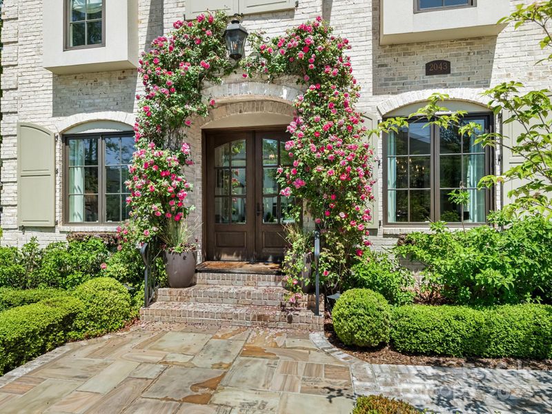 2043 Vernon Dr, Charlotte, NC 28211