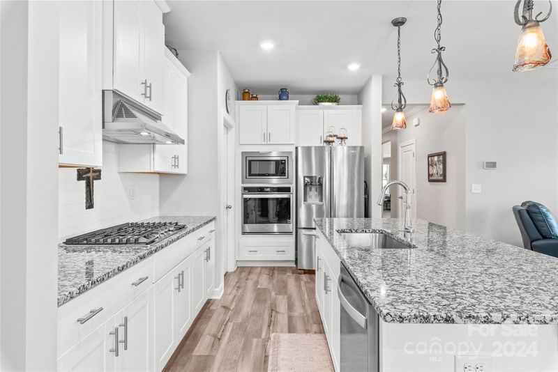 9329 Dunwich Dr, Gastonia, NC 28056