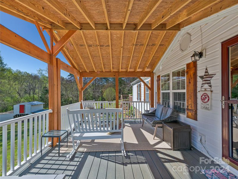7523 White Pine Dr, Hickory, NC 28602