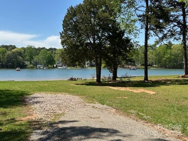 122 Bayview Dr, Mooresville, NC 28117