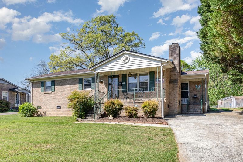 1011 N Main St, Mount Holly, NC 28120