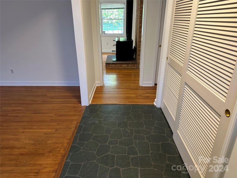6532 War Eagle Ln, Charlotte, NC 28214