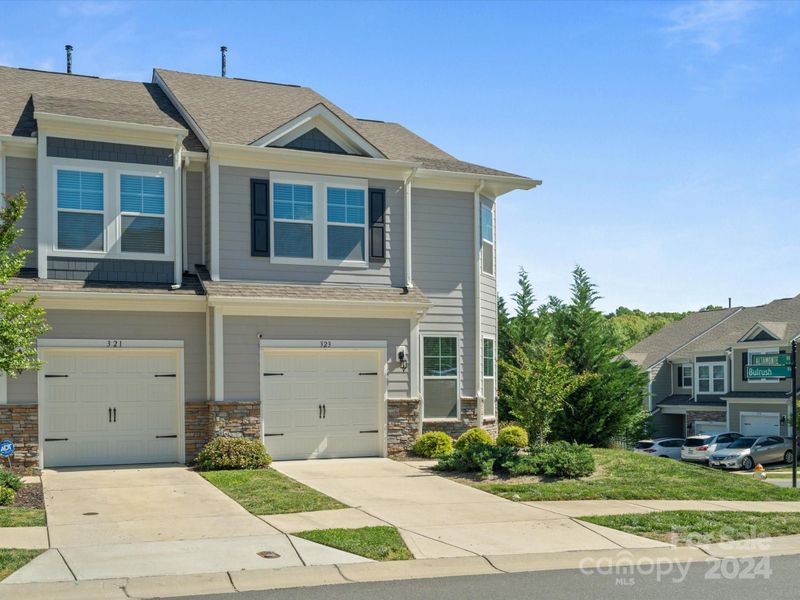 323 Bulrush Rd, Lake Wylie, SC 29710