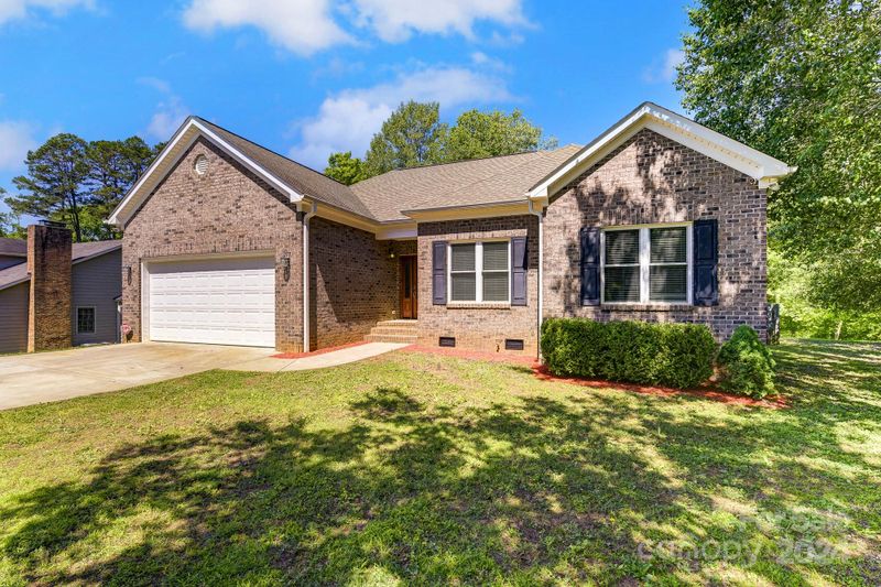 220 Antelope Dr, Mount Holly, NC 28120
