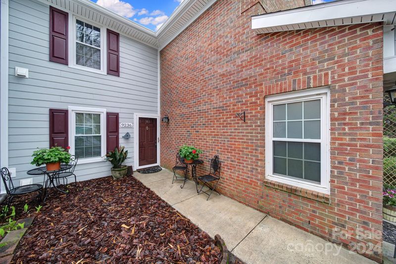 9236 Kings Canyon Dr, Charlotte, NC 28210