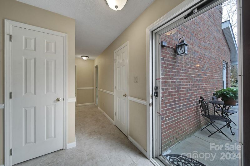 9236 Kings Canyon Dr, Charlotte, NC 28210