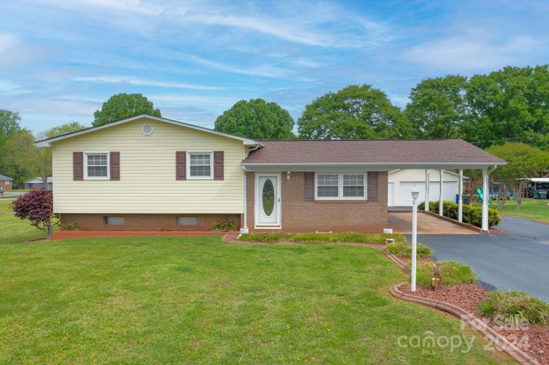 1603 2nd St NE, Conover, NC 28613