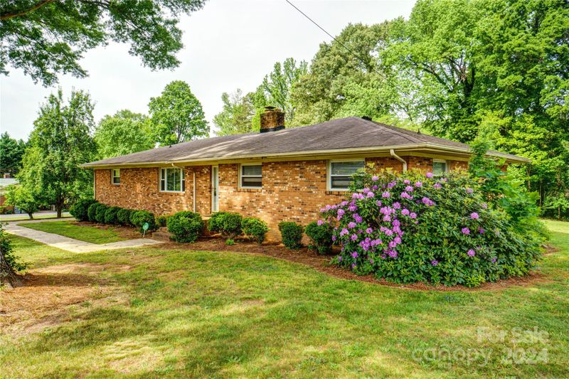 2824 Larry Dr, Charlotte, NC 28214