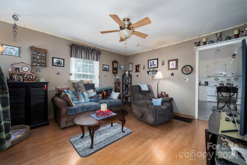 1425 14th St NE, Hickory, NC 28601