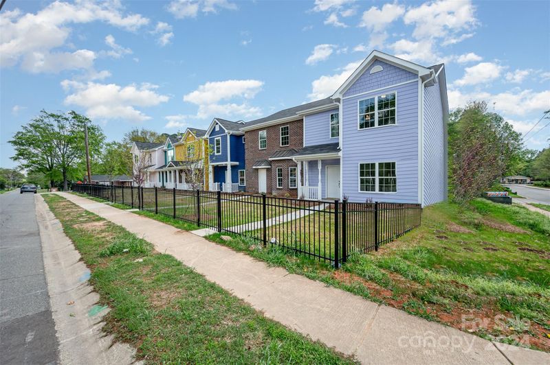 2033 Catherine Simmons Ave, Charlotte, NC 28216