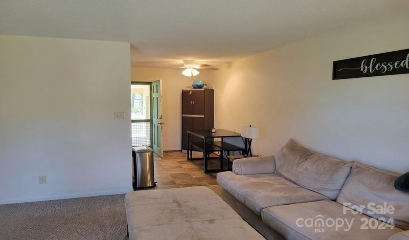 4117 1st St NW, Hickory, NC 28601