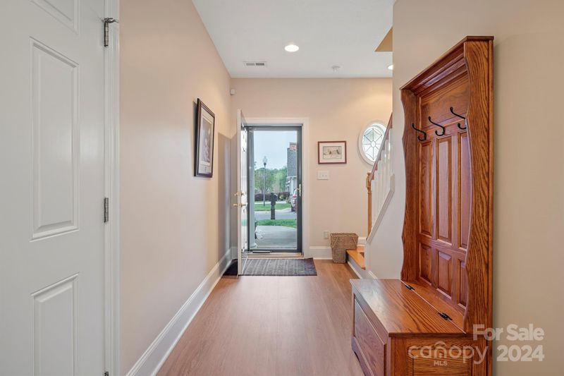 2022 Talbot Ln, Hickory, NC 28602