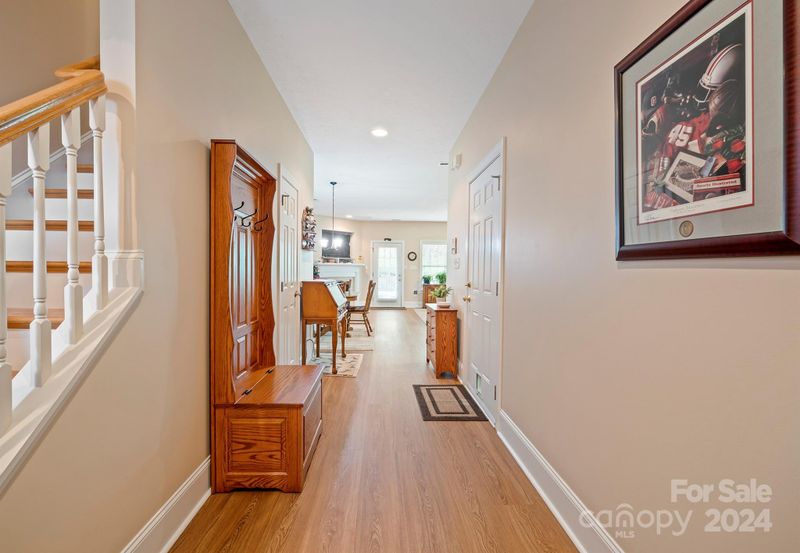2022 Talbot Ln, Hickory, NC 28602