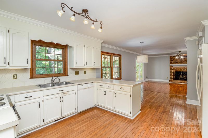 3438 Thoroughbred Ct, Gastonia, NC 28056
