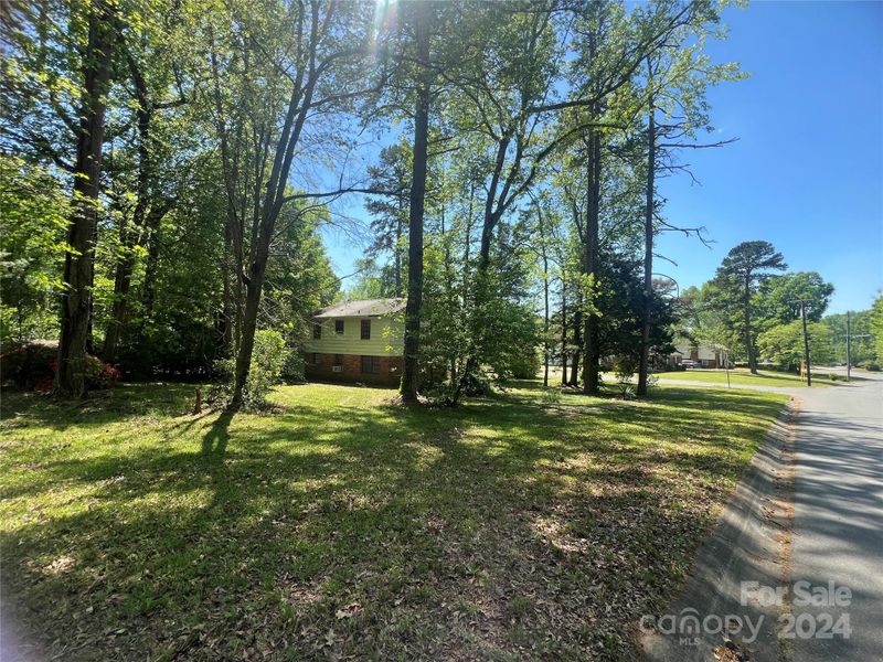 5901 Plainfield Dr, Charlotte, NC 28215