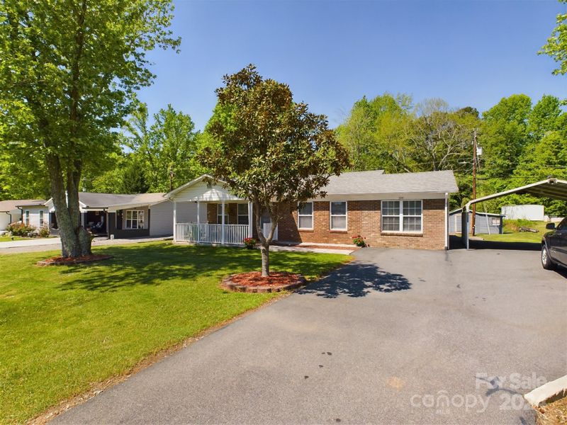 208 Springhill Ln, Maiden, NC 28650