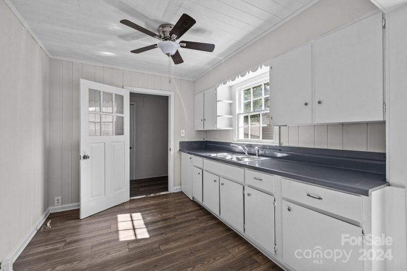 416 Eighth Ave, Gastonia, NC 28054