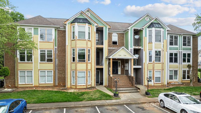 7328 Rose Terrace Ct, Charlotte, NC 28215