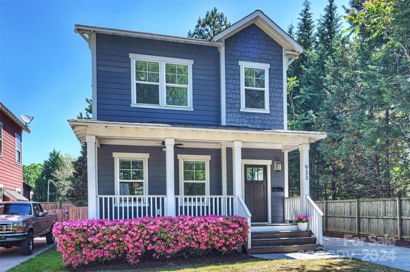 933 Sweetbriar St, Charlotte, NC 28205