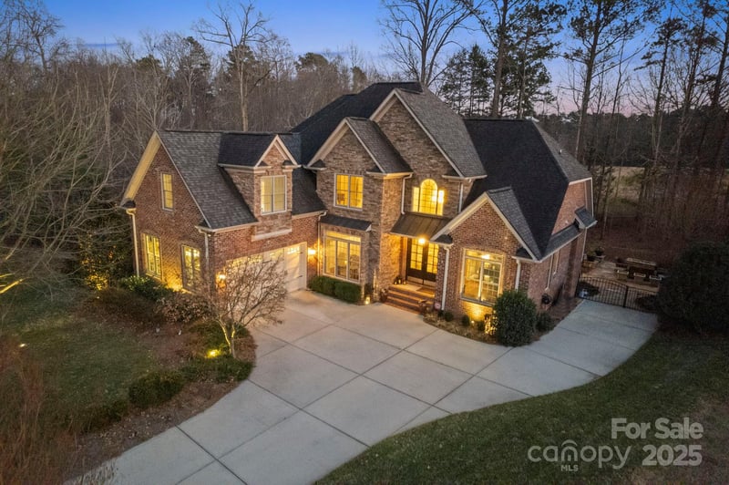 2012 Tomshire Dr, Gastonia, NC 28056