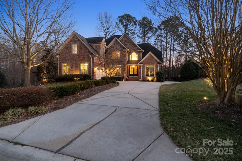 2012 Tomshire Dr, Gastonia, NC 28056