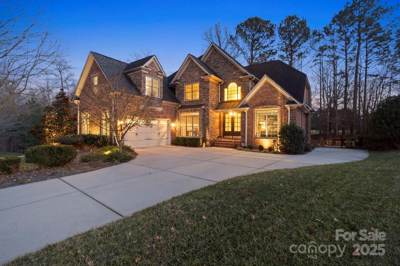 2012 Tomshire Dr, Gastonia, NC 28056