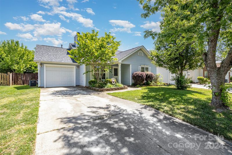 1913 Conifer Cir, Charlotte, NC 28213