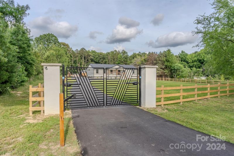 201 Potter Rd, Monroe, NC 28110