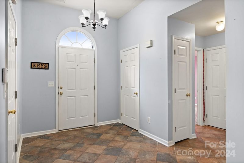 2429 Acadia Ct, Kannapolis, NC 28083