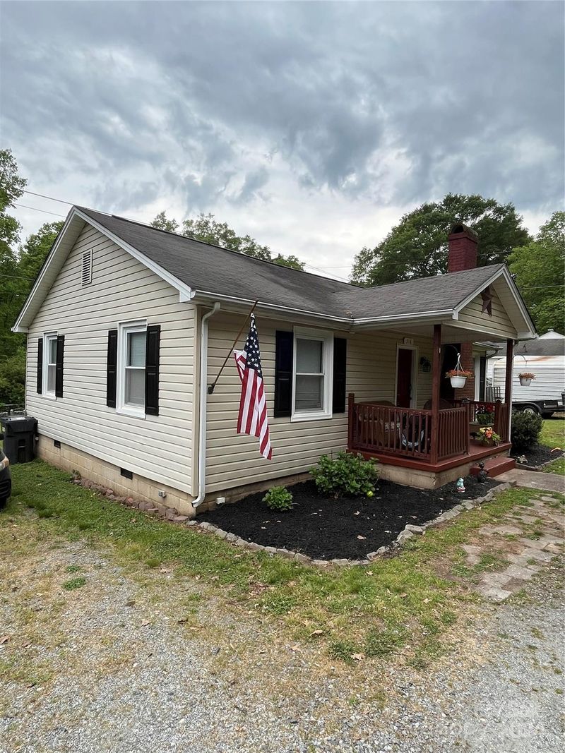 316 Cherry St, Lincolnton, NC 28092