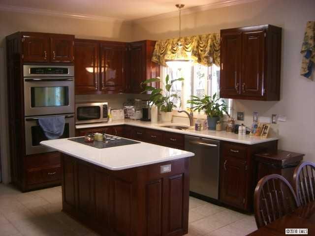 220 NW 37th Avenue Pl, Hickory, NC 28601