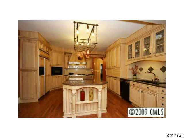 832 N Main St, Mooresville, NC 28115