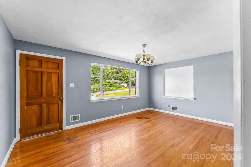 2820 21st St NE, Hickory, NC 28601