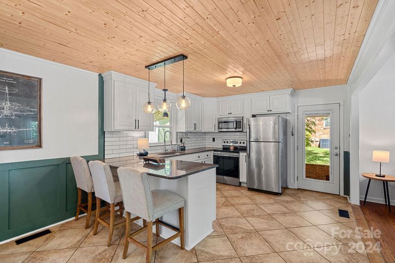 939 E Iredell Ave, Mooresville, NC 28115